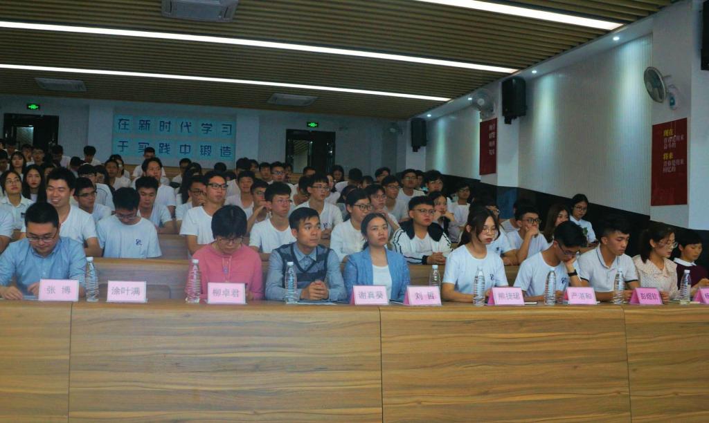 太阳集团官网举行第三届团总支-学生会第二次全体大会6.jpg