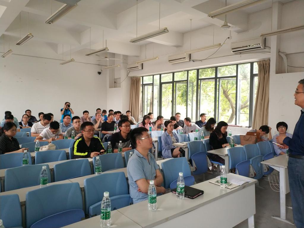 太阳集团官网召开党员政治学习暨班主任培训1.jpg