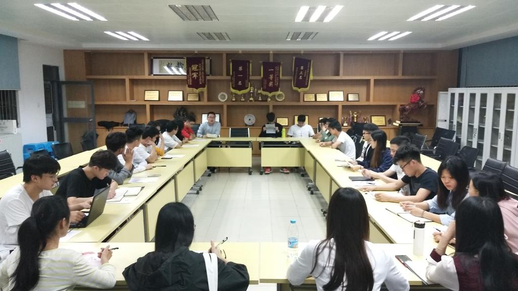 太阳集团官网举行预备党员入党宣誓仪式暨讨论表决发展对象支部大会1.jpg