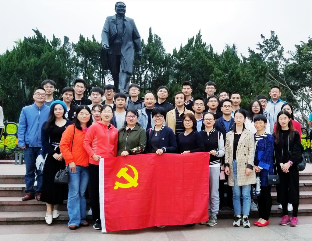 太阳集团官网开展党日活动参观-大潮起珠江-广东改革开放四十周年展览-2.jpg