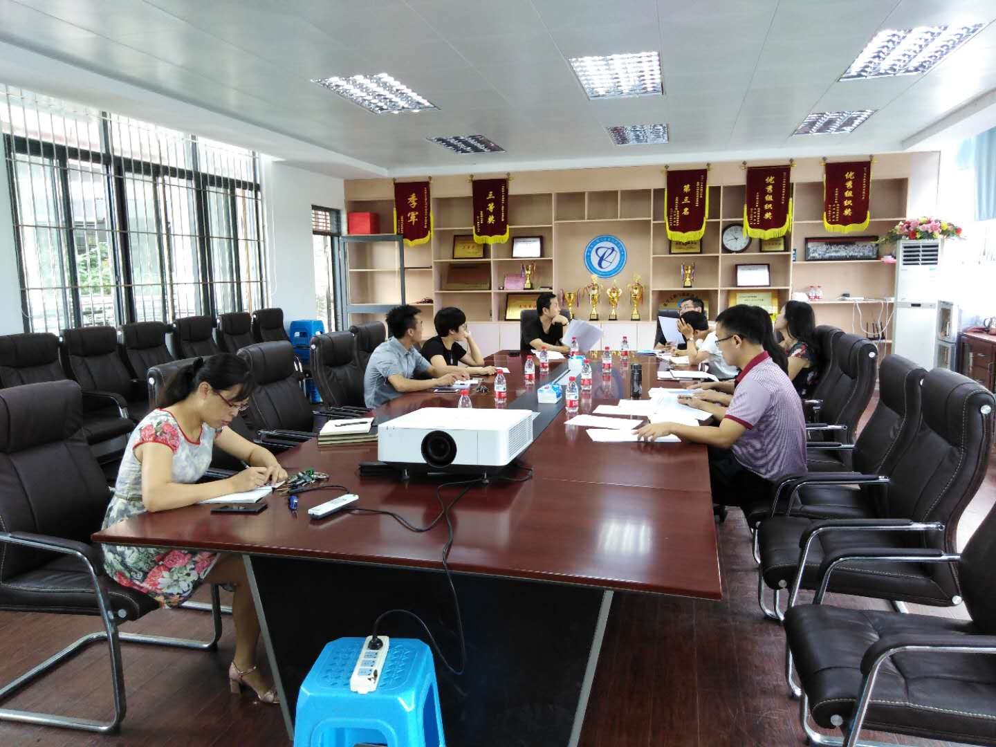太阳集团官网召开党总支委员扩大会议.jpg