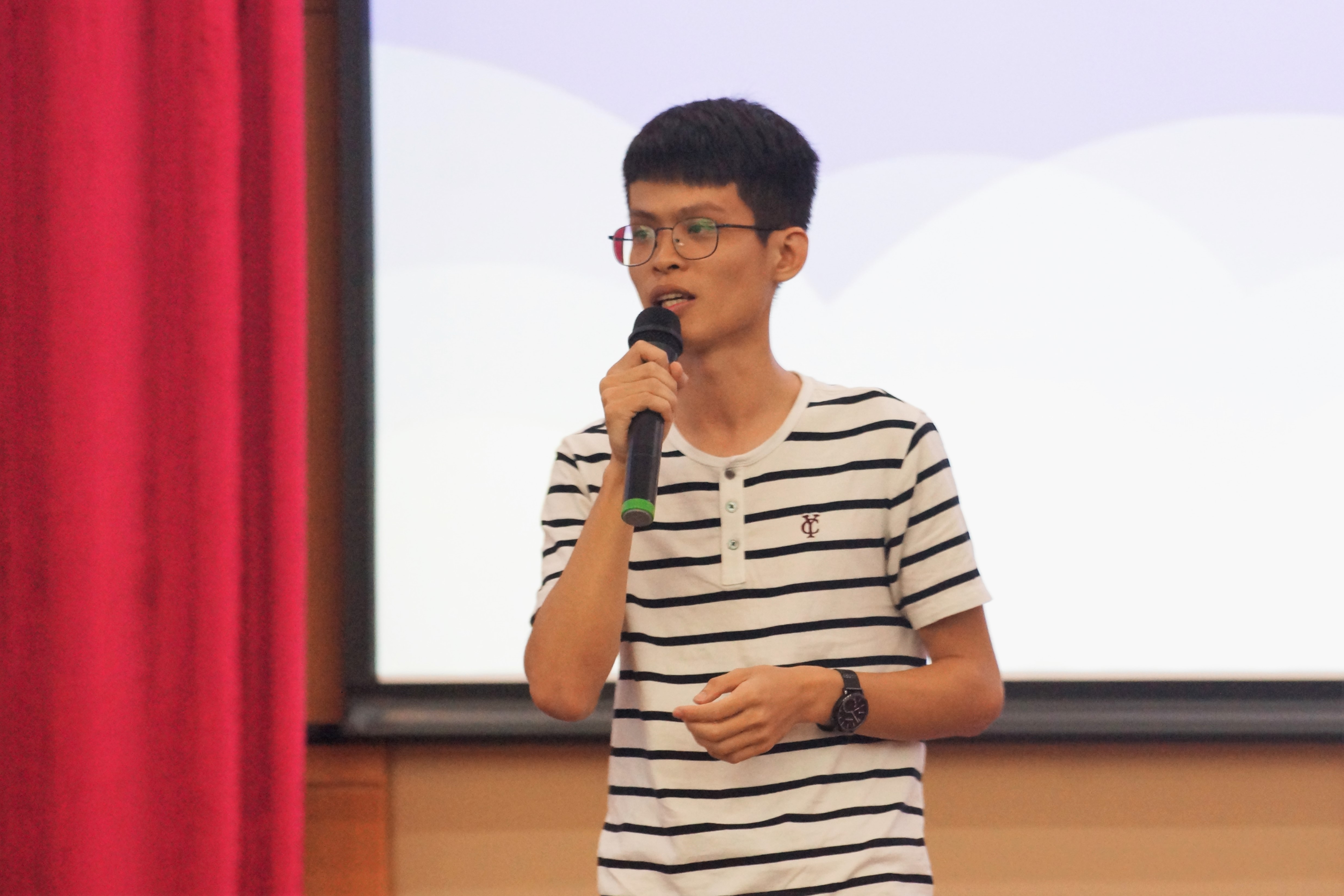 太阳集团官网举办学长-学习经验-生活技巧-分享会3.jpg